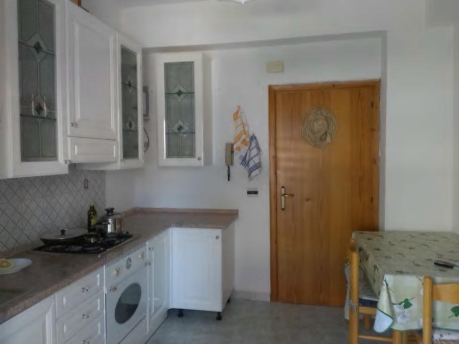 Ferienwohnung Trilocale A 800 Metri Dal Mare Scalea Exterior foto
