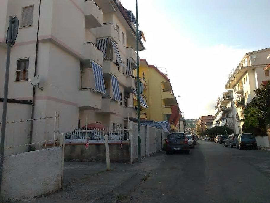 Ferienwohnung Trilocale A 800 Metri Dal Mare Scalea Exterior foto